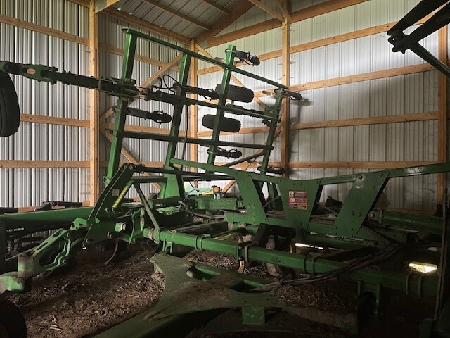 2013 John Deere 2410 Chisel Plow