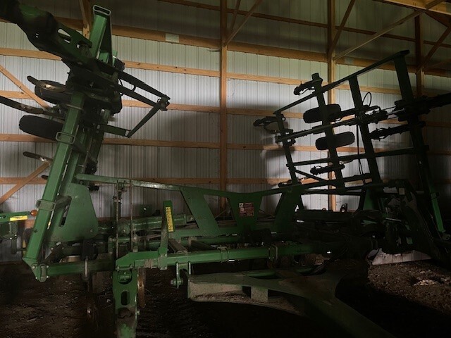 2013 John Deere 2410 Chisel Plow