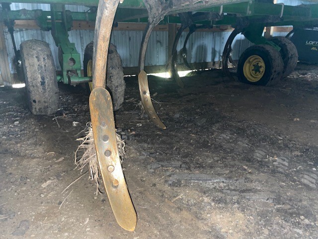 2013 John Deere 2410 Chisel Plow
