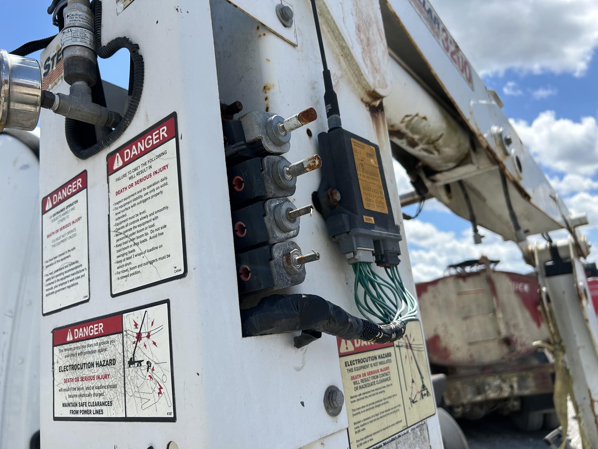 2006 STELLAR 3200 Crane