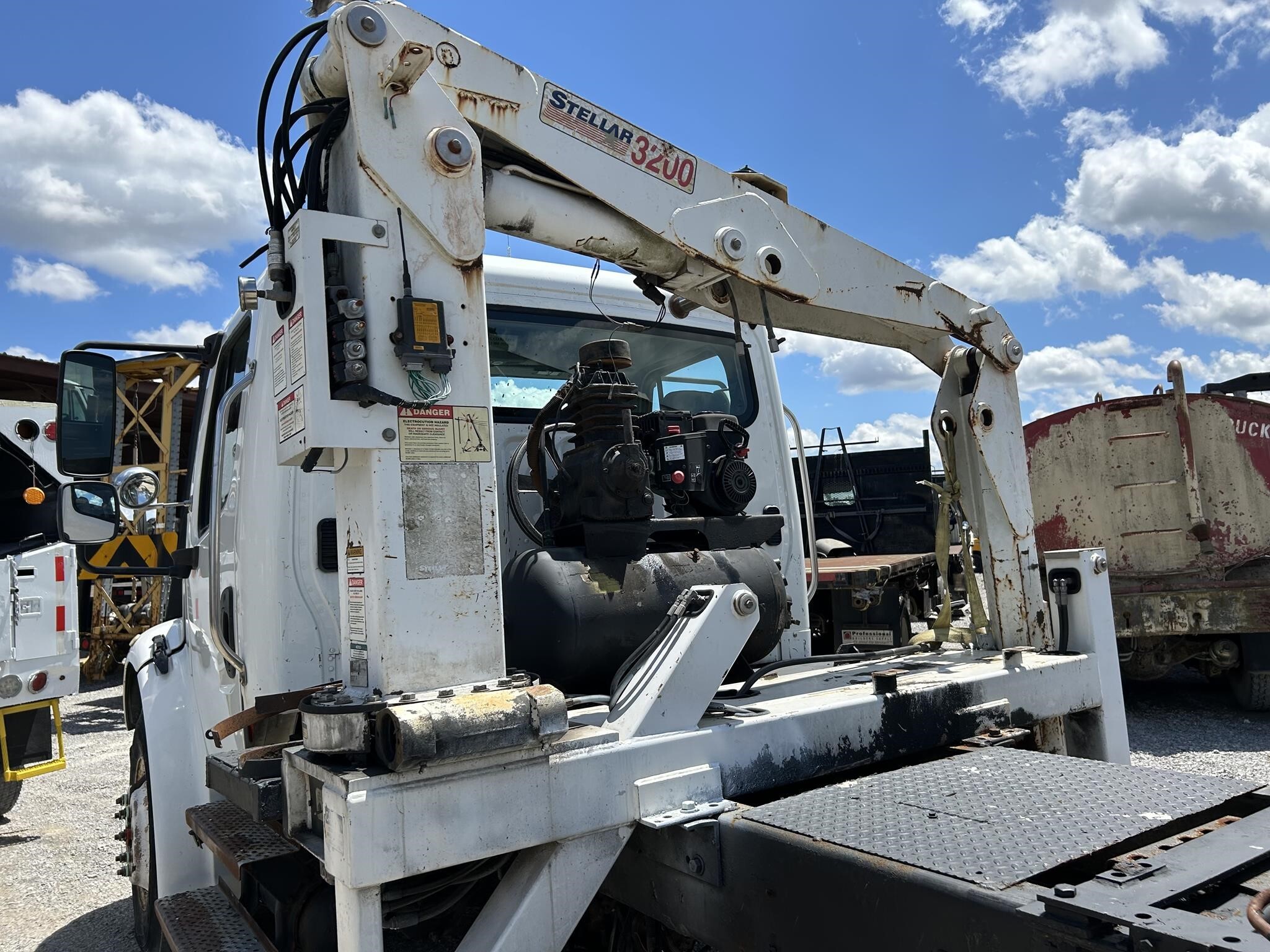 2006 STELLAR 3200 Crane