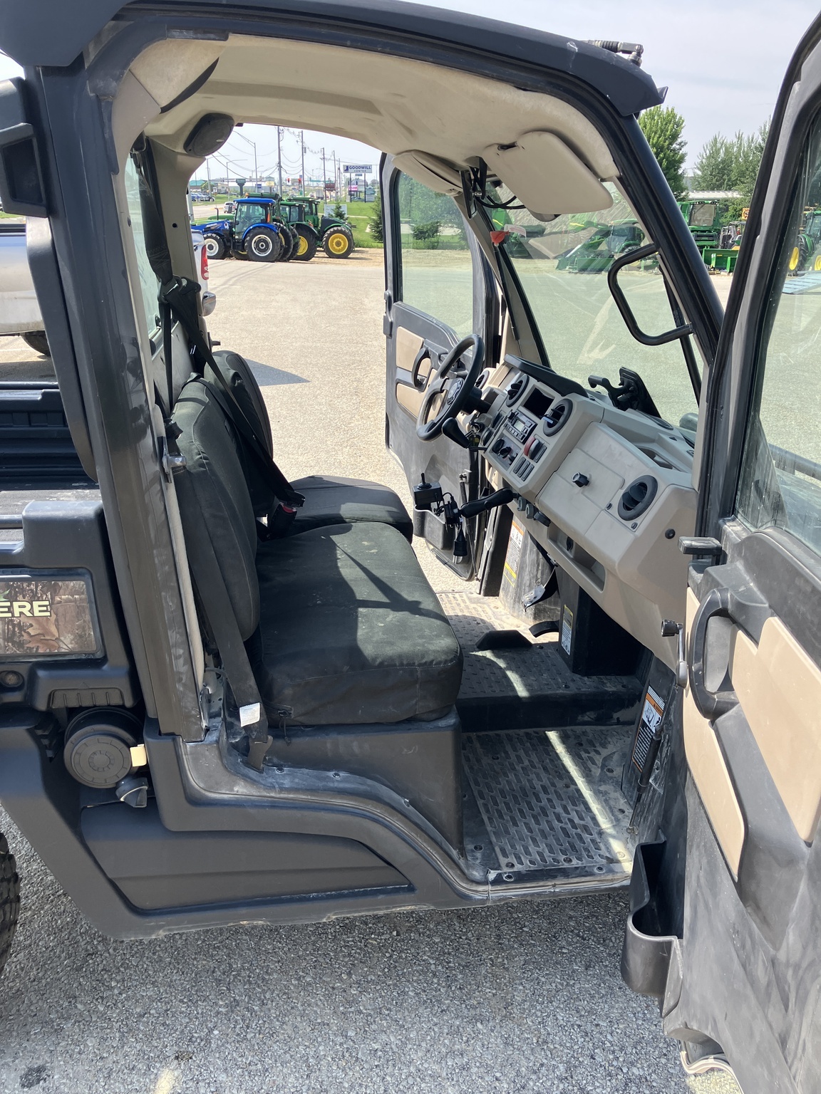 2021 John Deere XUV835R ATVs and Utility Vehicle