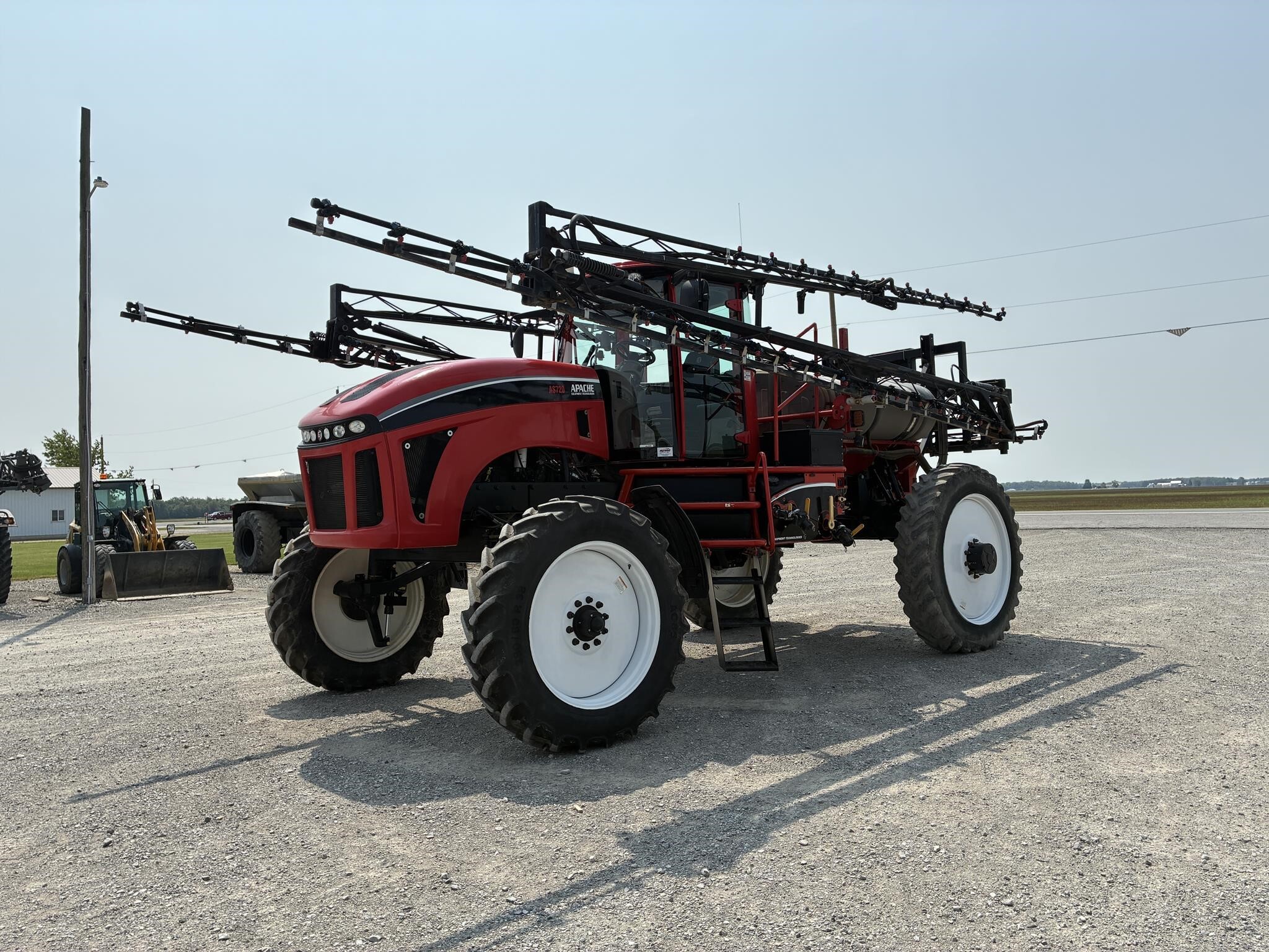 2011 Apache AS720 Self-Propelled Sprayer