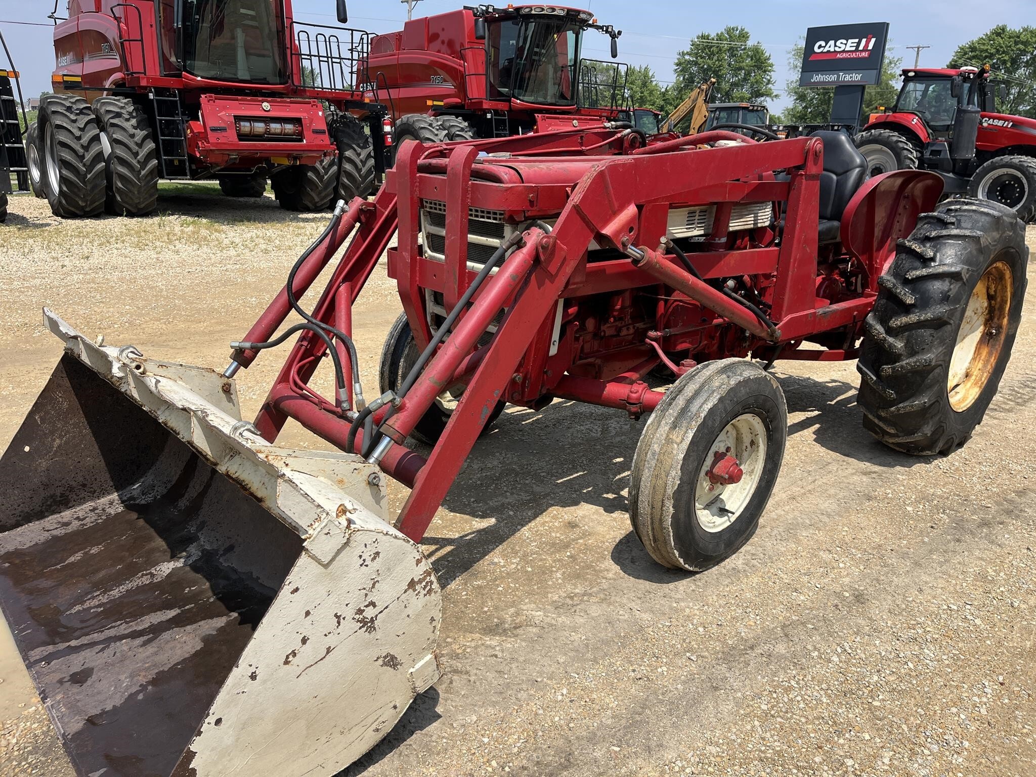  International Harvester 460 Tractor