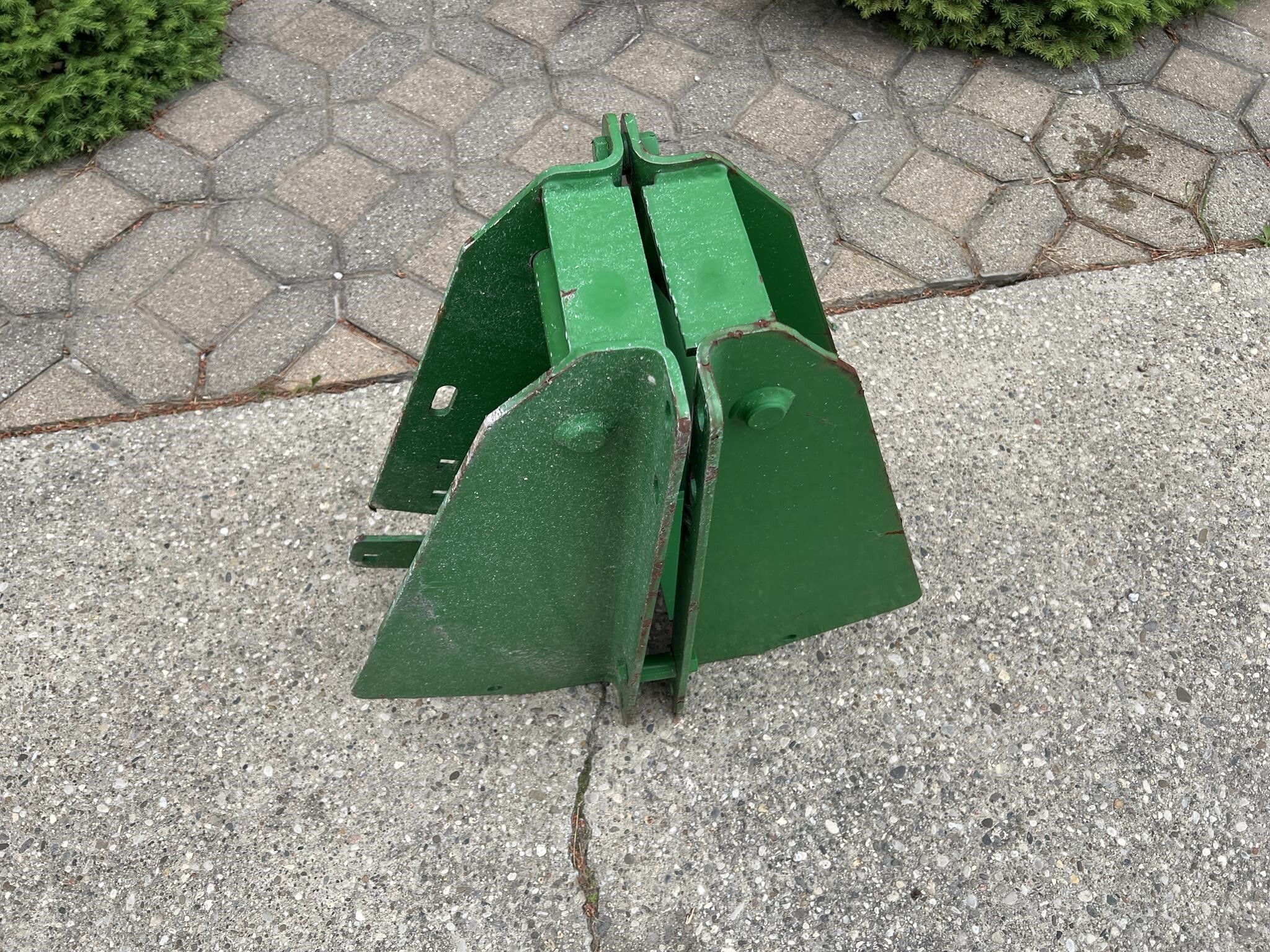  John Deere 600/700 Loader and Skid Steer Attachment