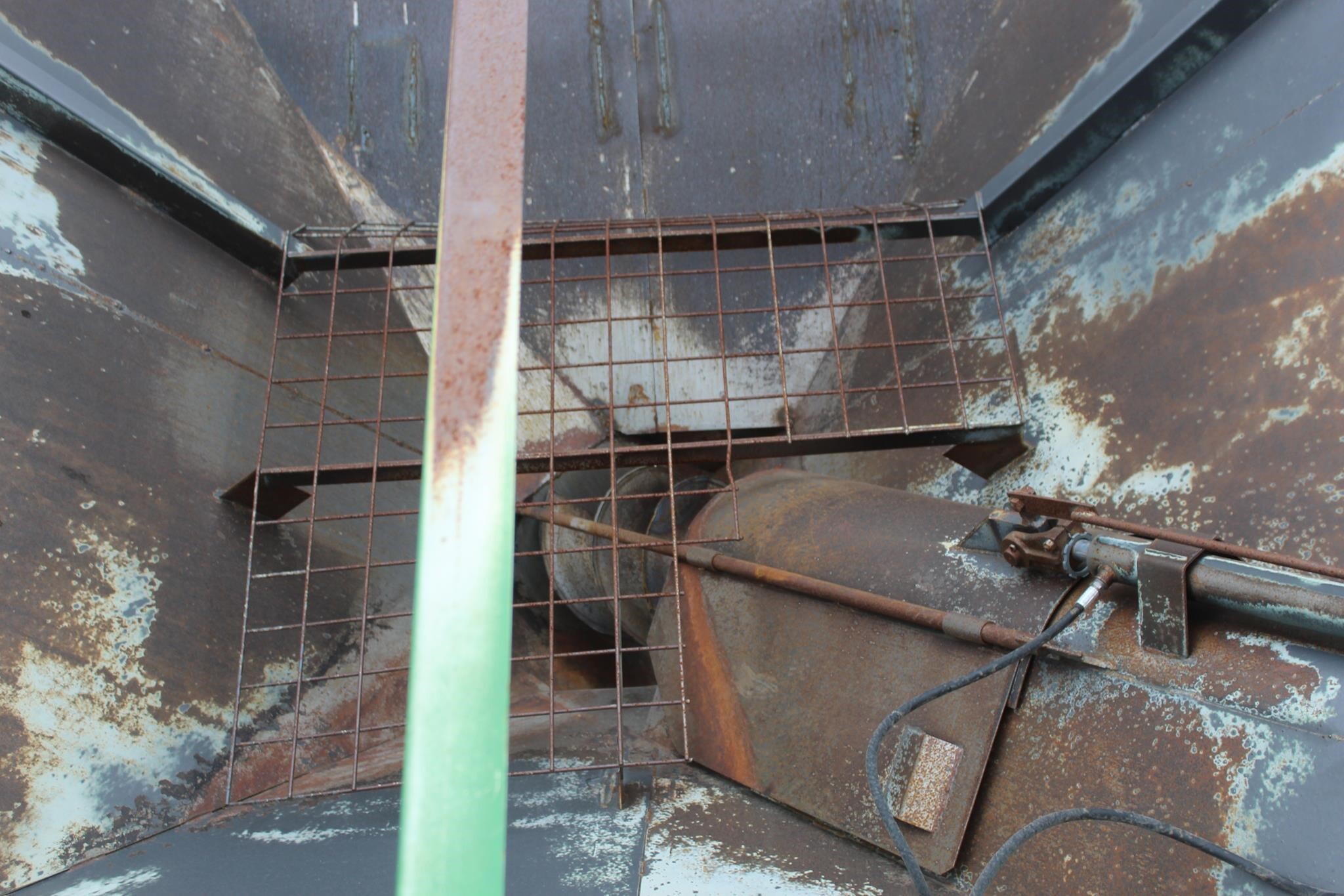 2004 J&M 750-16 Grain Cart