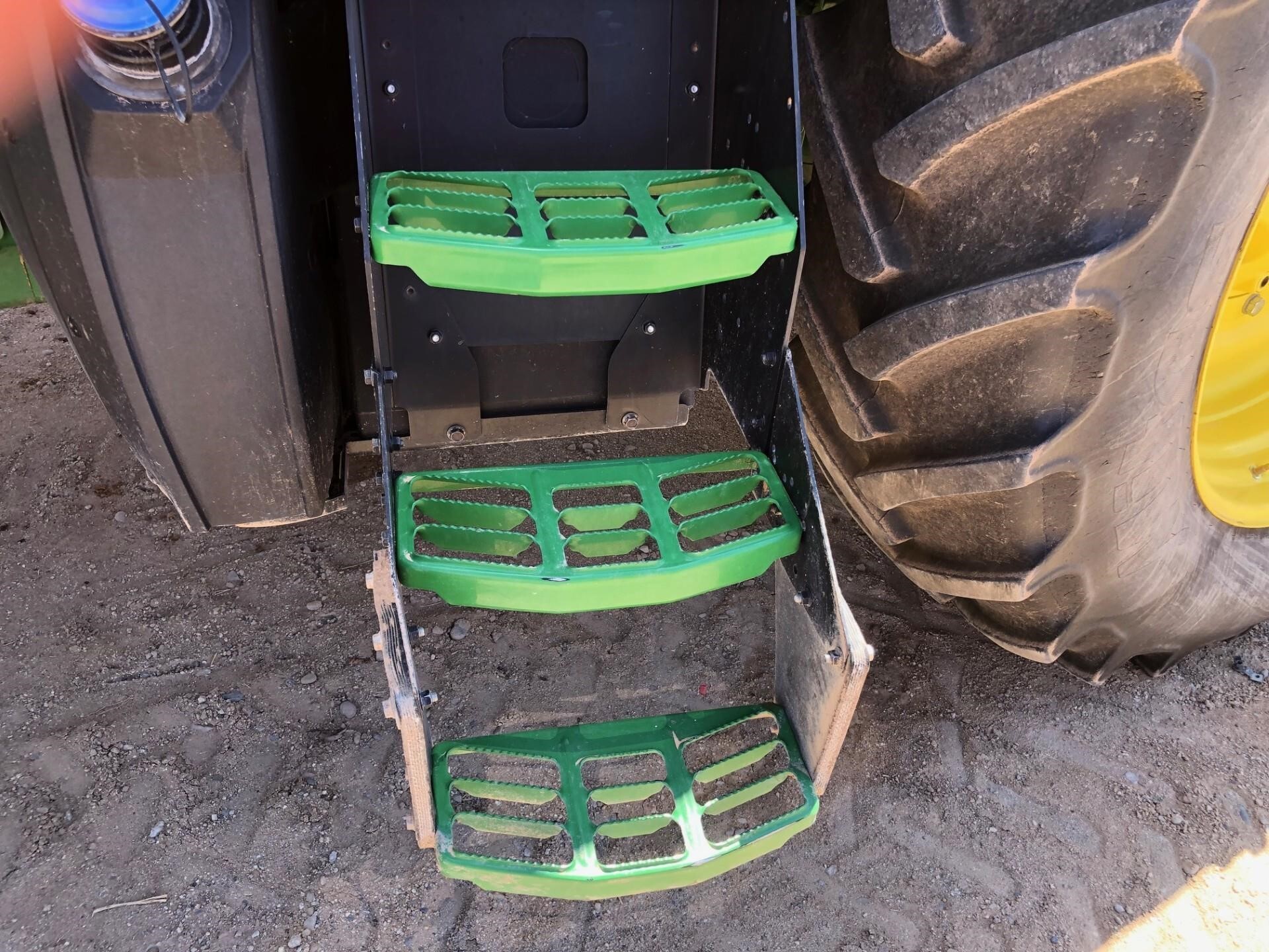 2022 John Deere 8R 280 Tractor