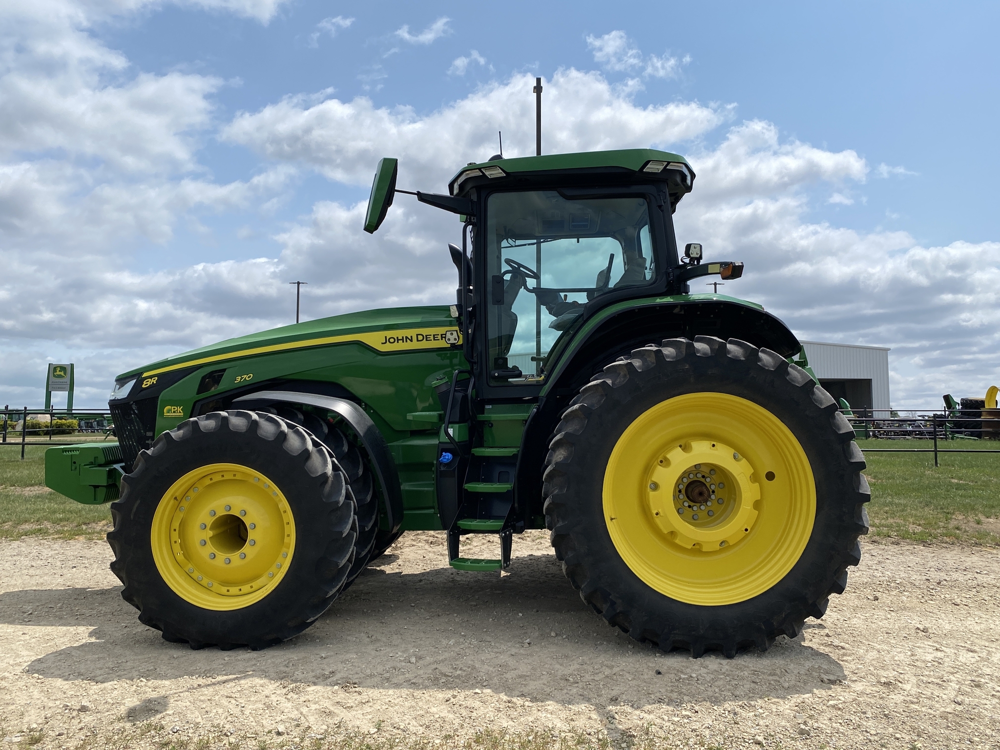 2024 John Deere 8R 370 Tractor