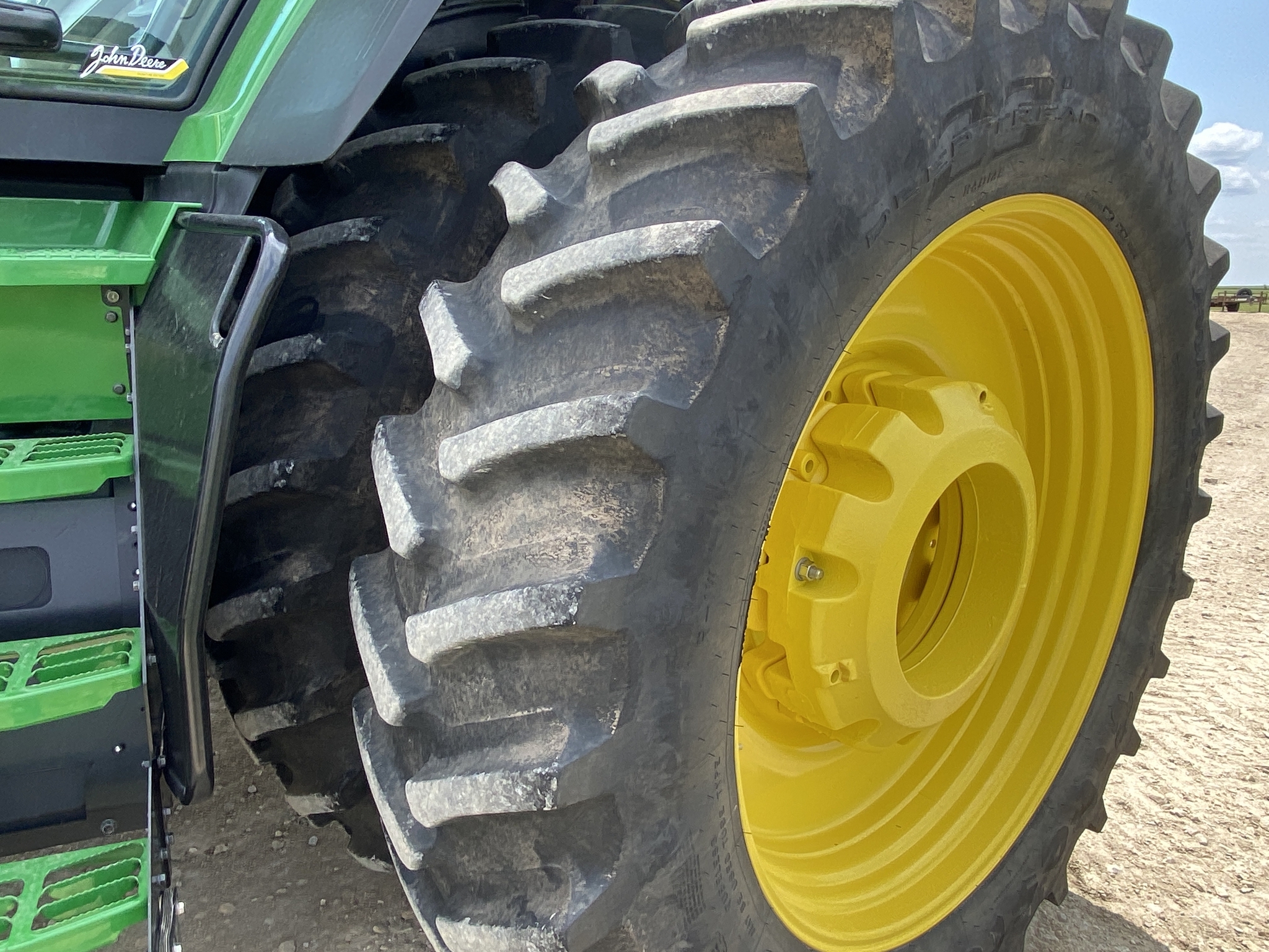 2024 John Deere 8R 370 Tractor