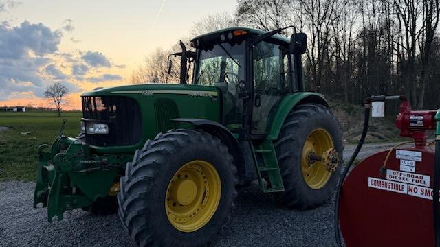 2007 John Deere 7220 Tractor