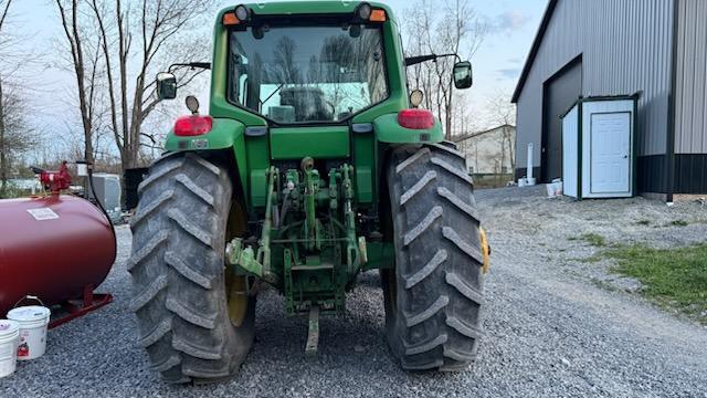 2007 John Deere 7220 Tractor