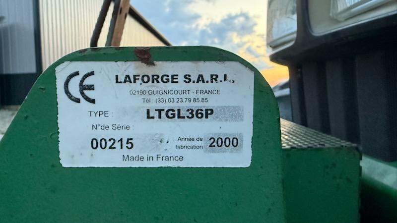 2007 John Deere 7220 Tractor