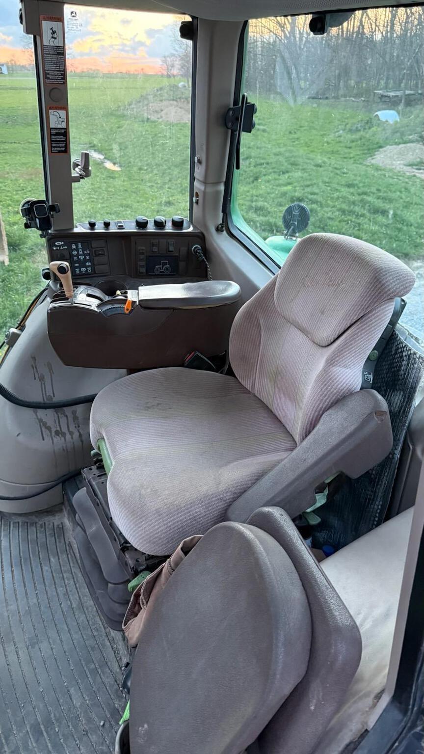 2007 John Deere 7220 Tractor