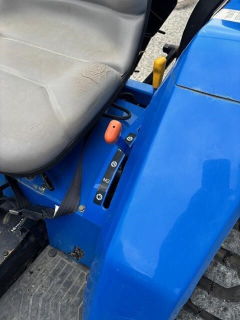  New Holland TC30 Tractor