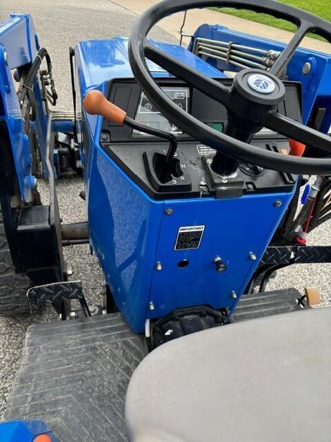  New Holland TC30 Tractor