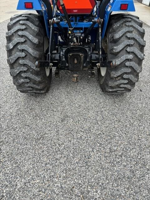  New Holland TC30 Tractor