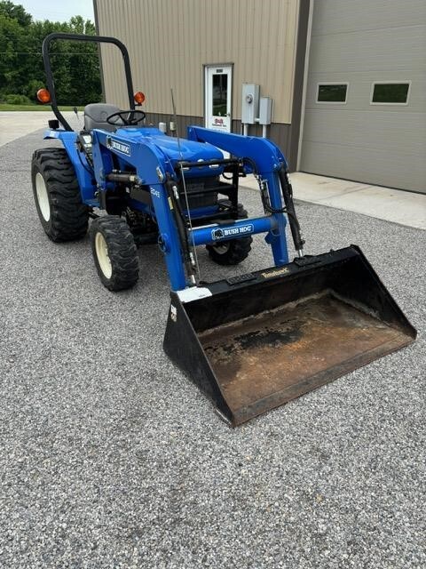  New Holland TC30 Tractor