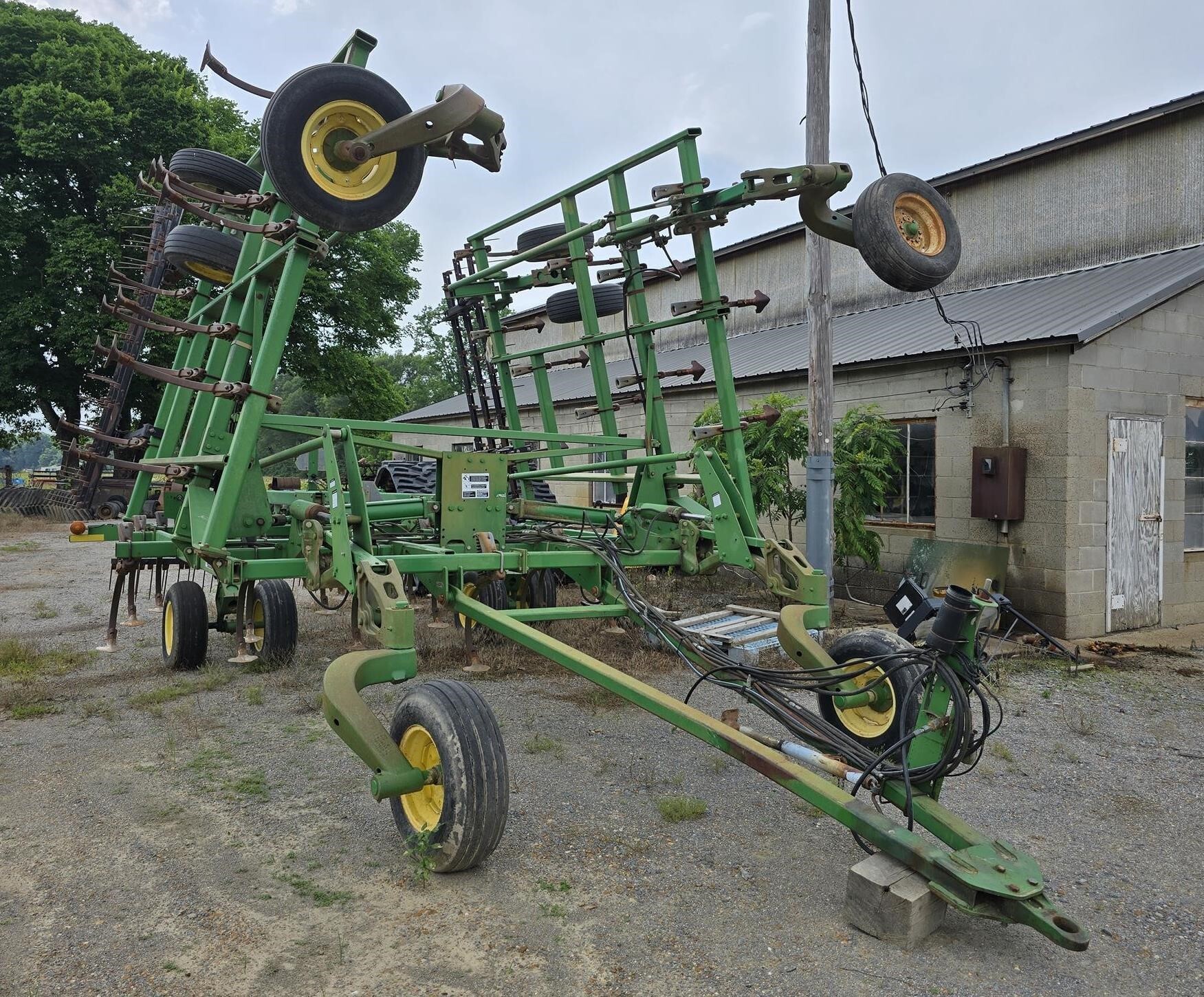 2004 John Deere 2210 Field Cultivator