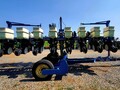 2002 Kinze 3500 Planter