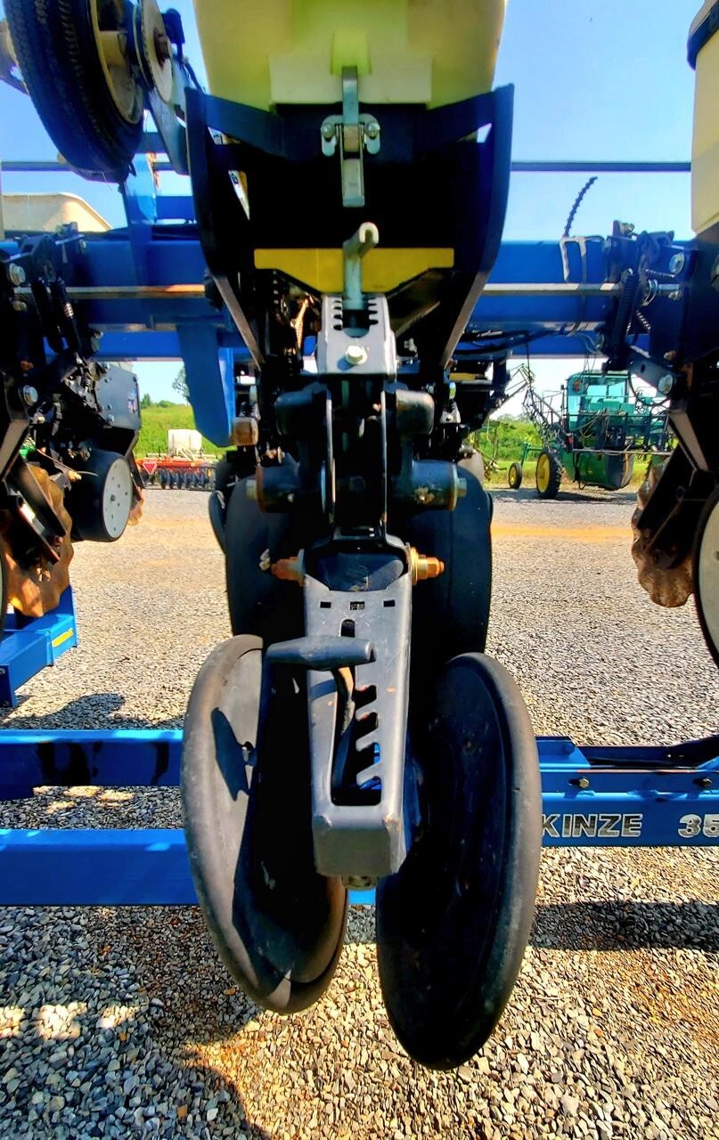 2002 Kinze 3500 Planter