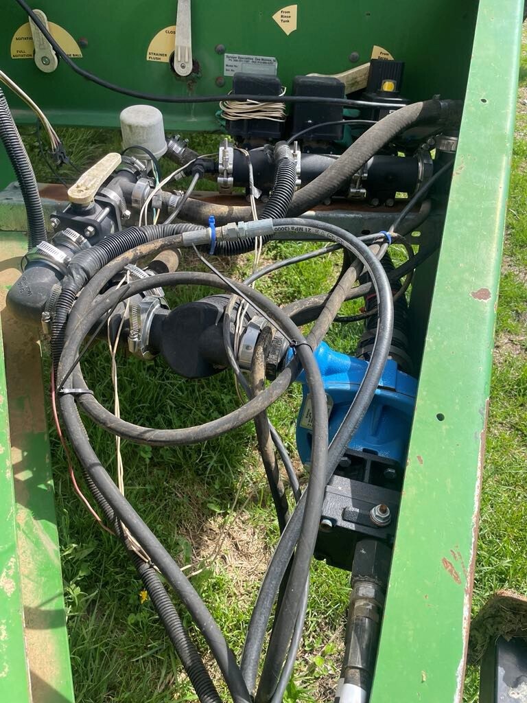  Sprayer Specialties VLU1000 Pull-Type Sprayer