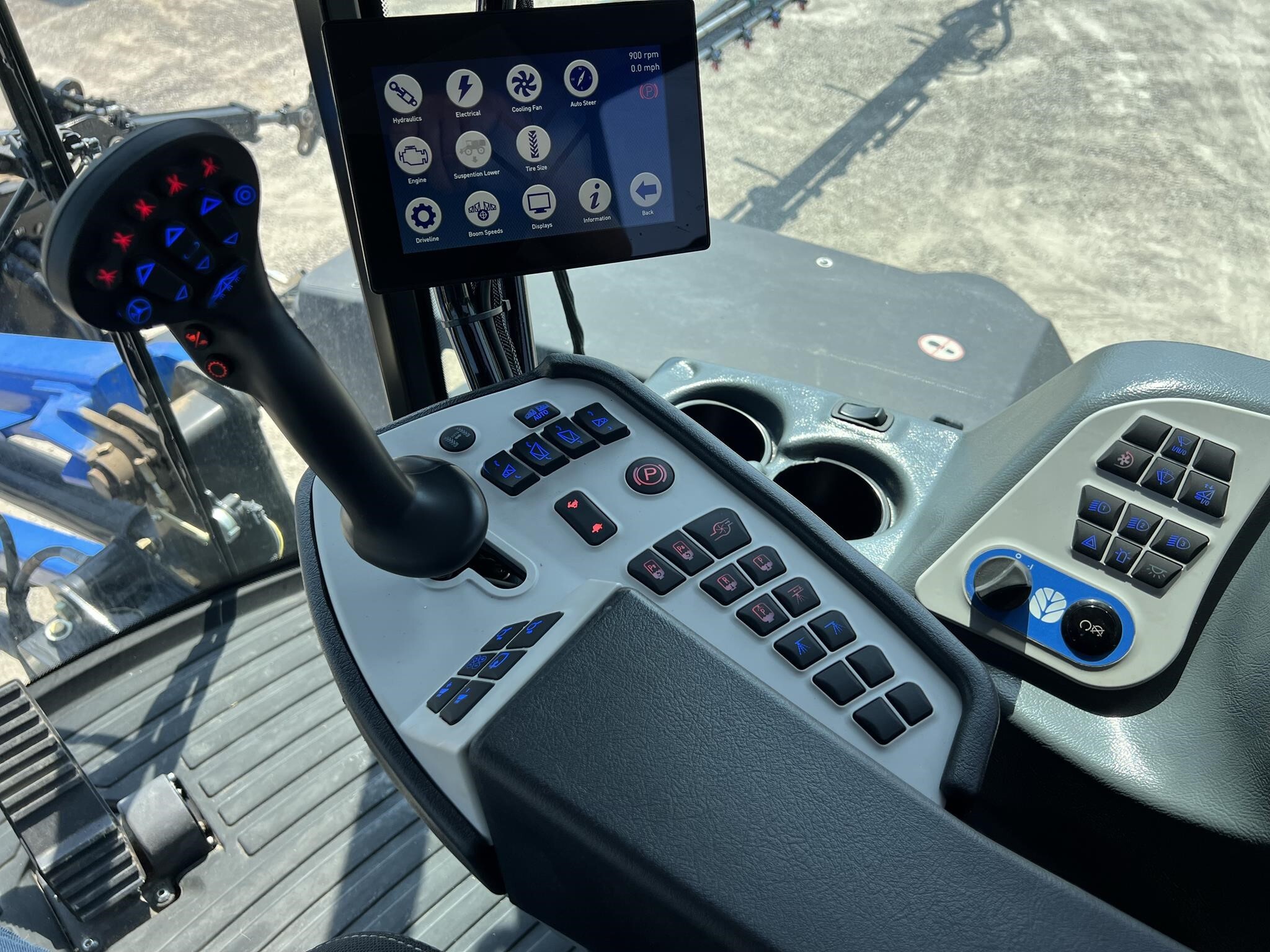 2021 New Holland SP370F Self-Propelled Sprayer