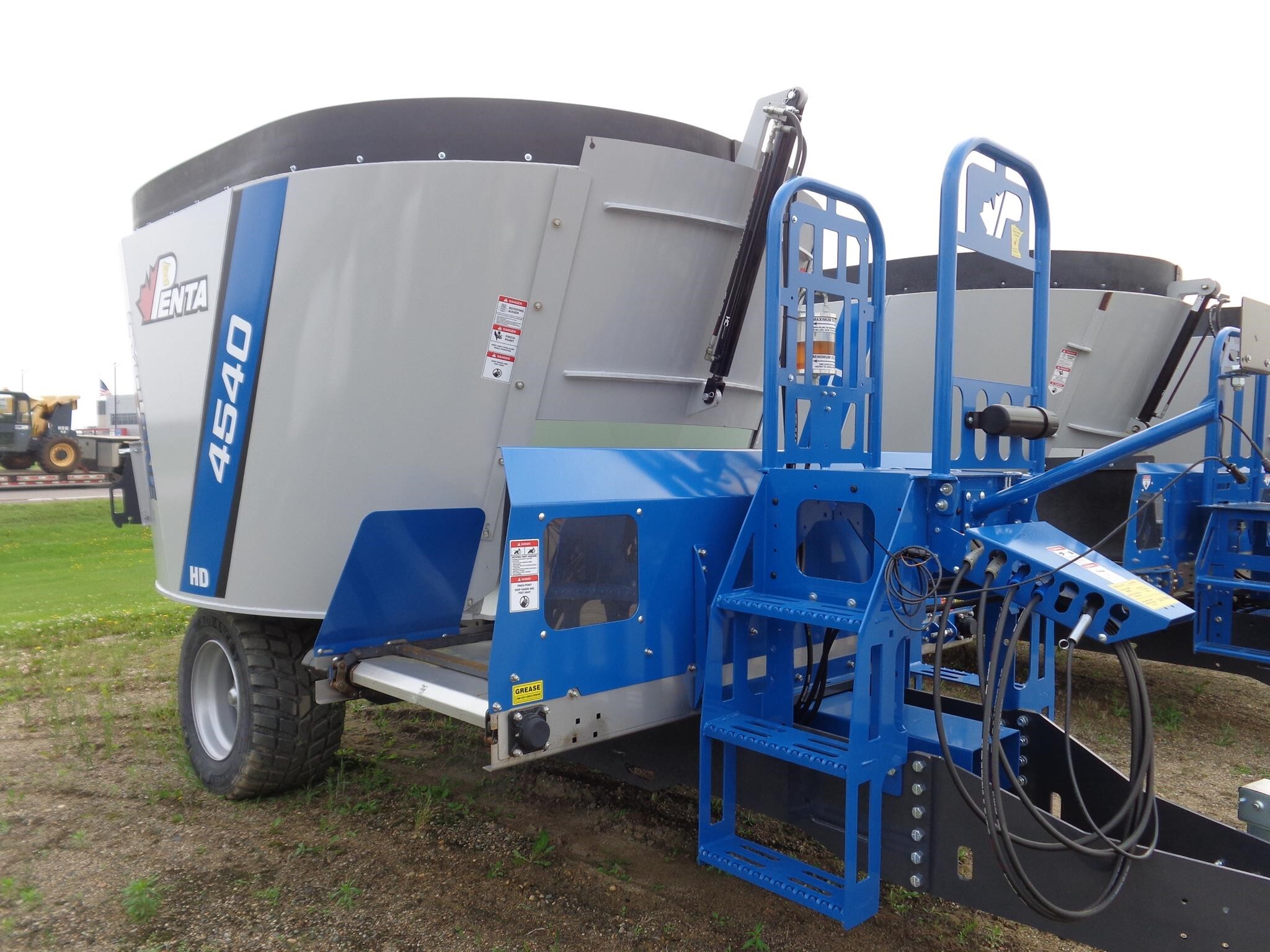  Penta 4540 Feed Wagon