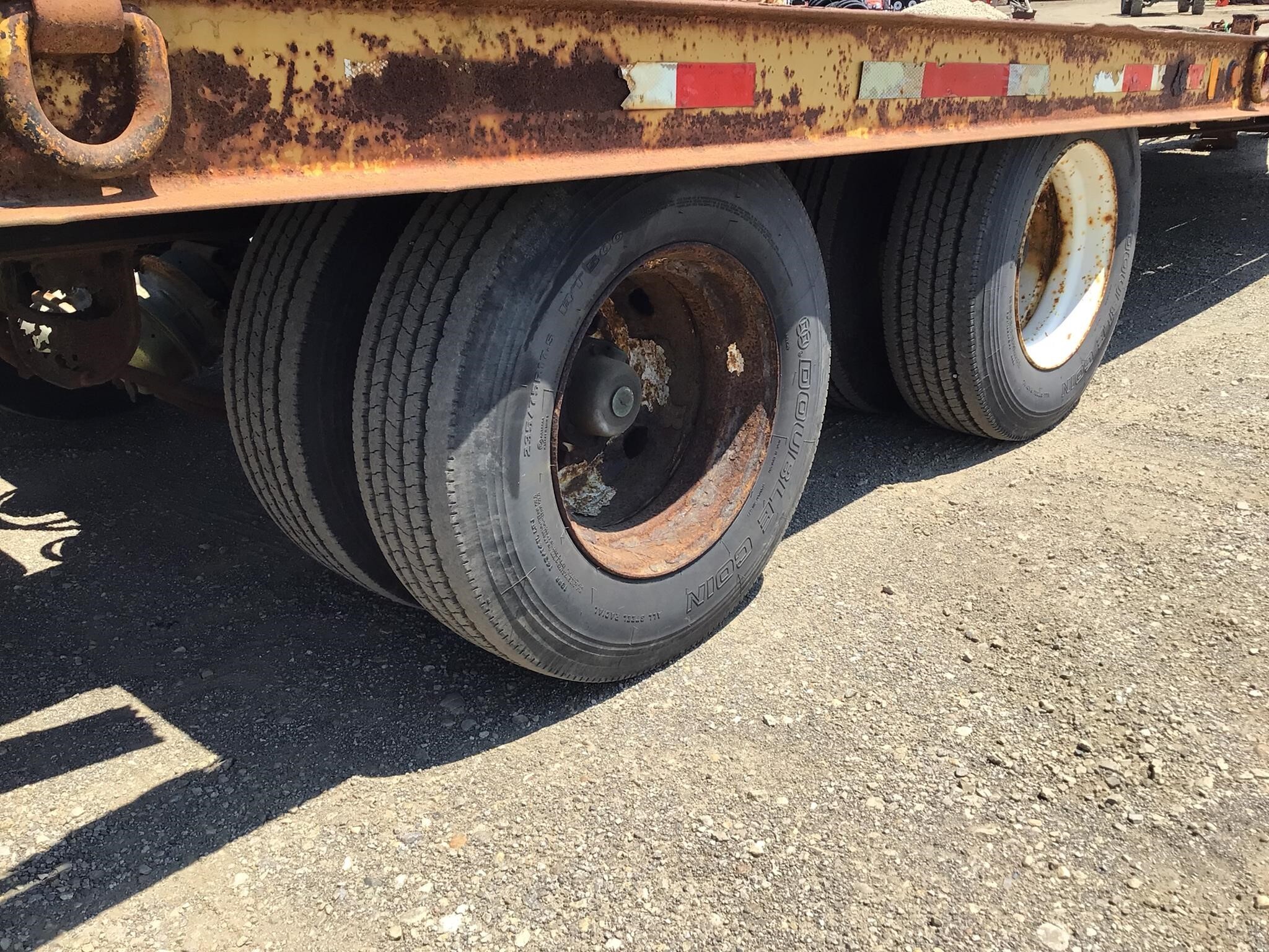 1900 Dynaweld 8x25 Flatbed Trucks/Trailer