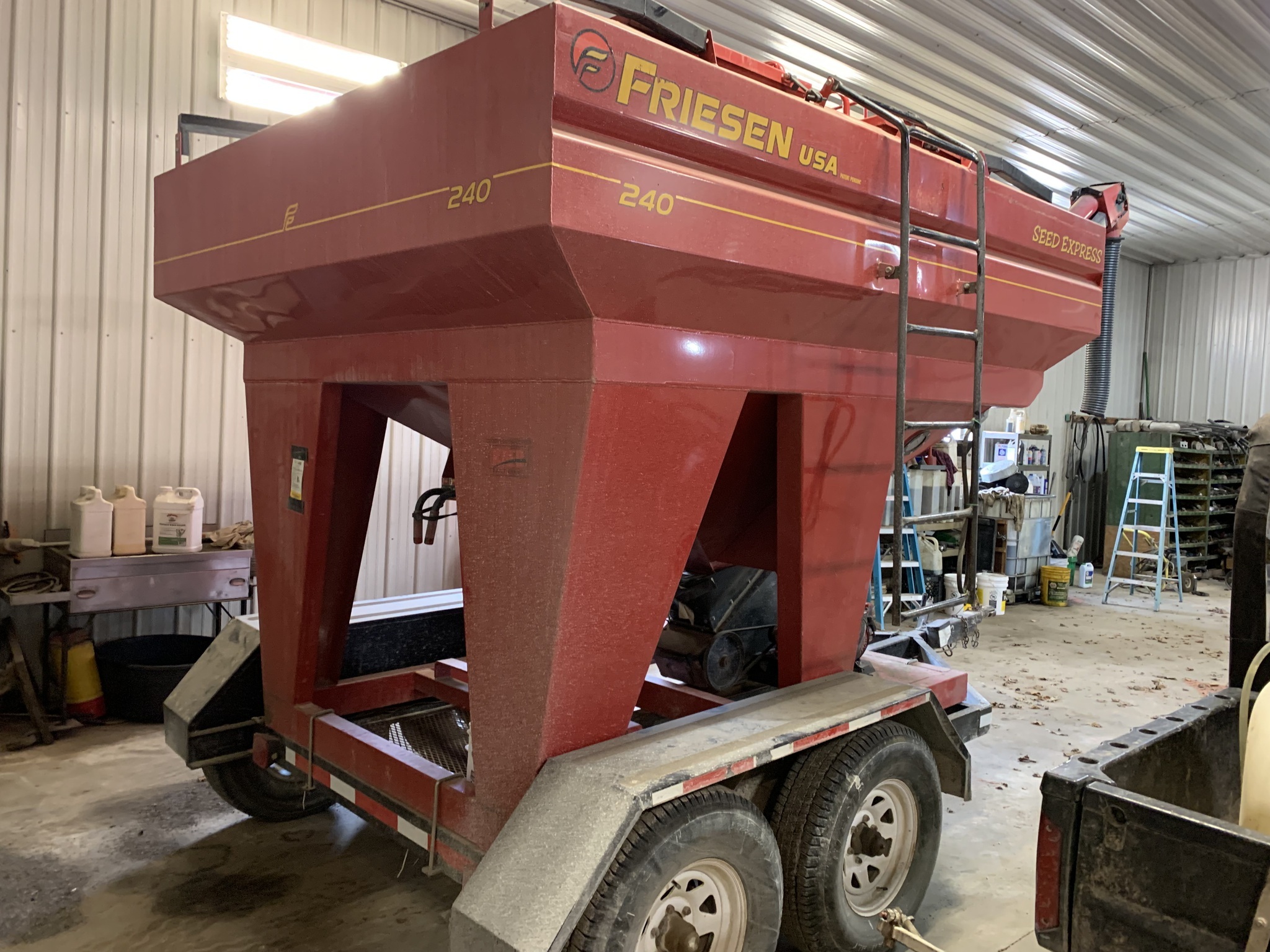 2003 Friesen 240 Seed Tender