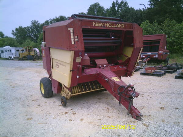90 New Holland 855 Round Baler