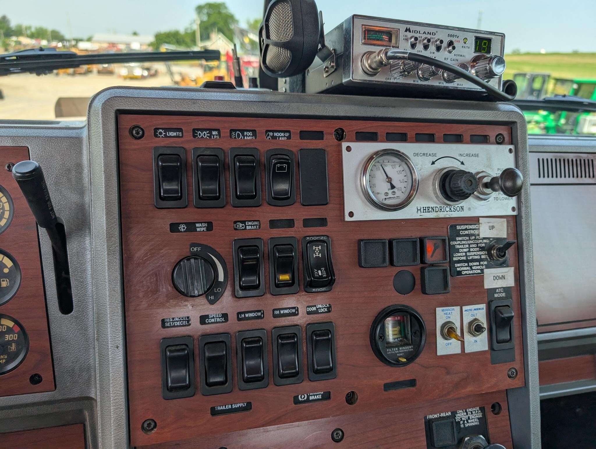 2003 Mack CL733 Semi Trucks/Trailer