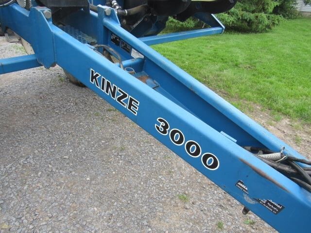 2001 Kinze 3000 Planter