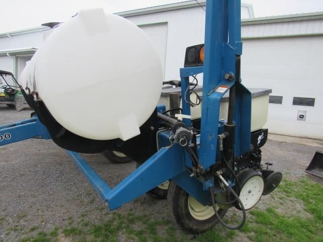 2001 Kinze 3000 Planter