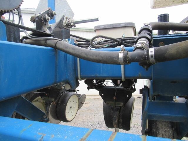 2001 Kinze 3000 Planter