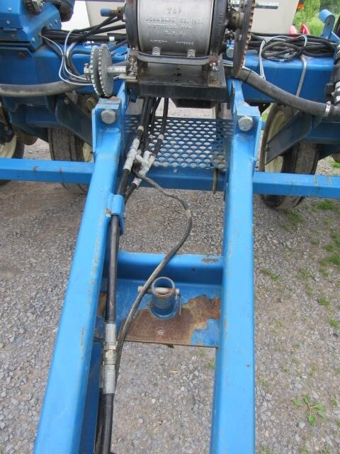 2001 Kinze 3000 Planter
