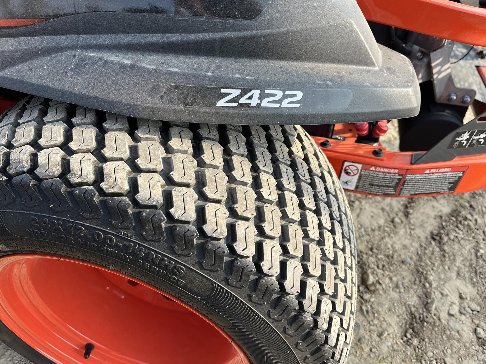 2025 Kubota Z422 Lawn Mower