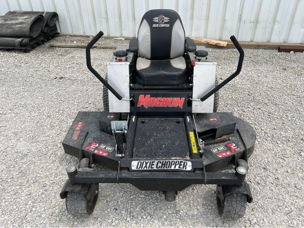 2017 Dixie Chopper BLACKHAWK HP 2460KW Lawn Mower