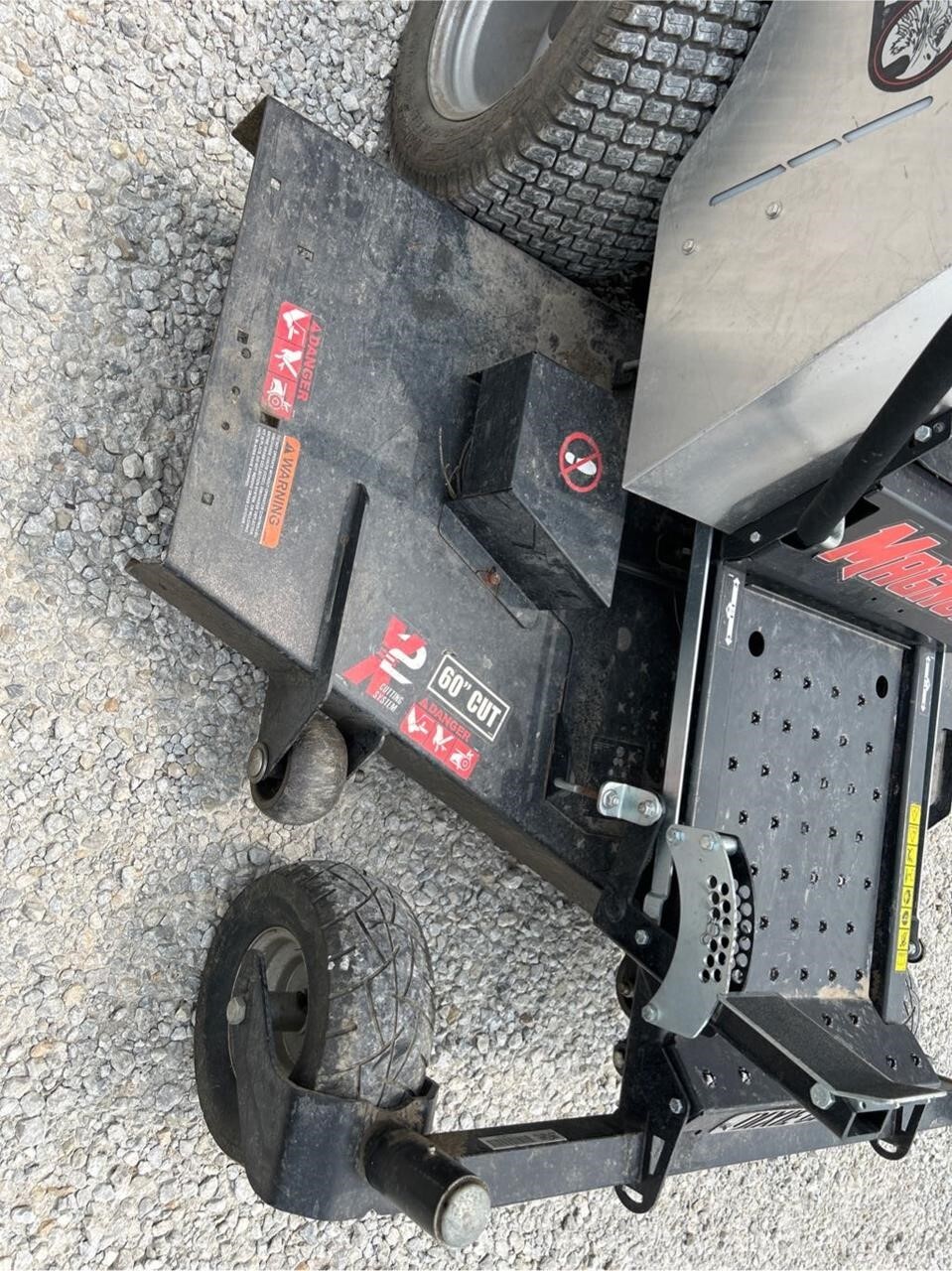 2017 Dixie Chopper BLACKHAWK HP 2460KW Lawn Mower
