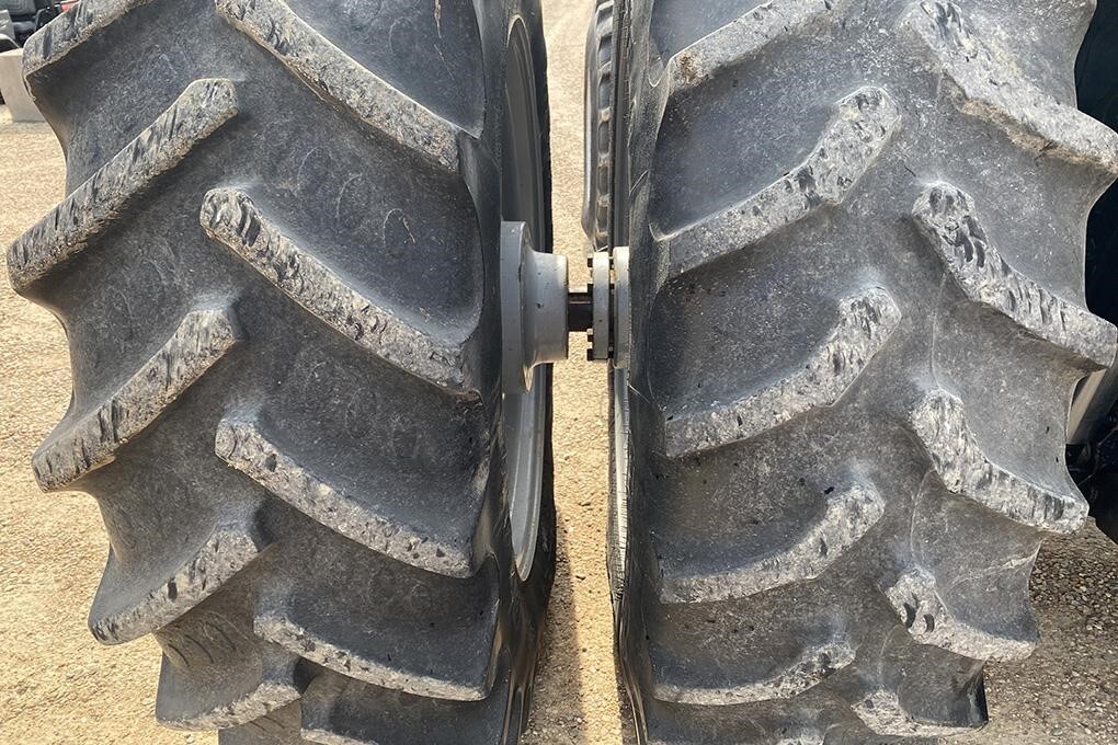 1999 Massey Ferguson 8270 Tractor