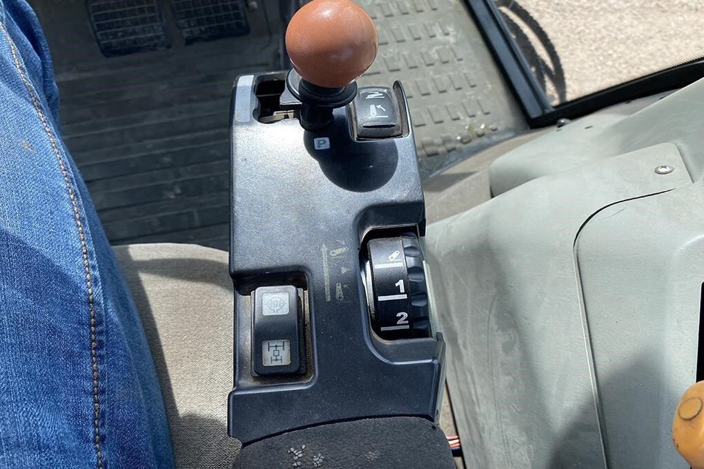 1999 Massey Ferguson 8270 Tractor