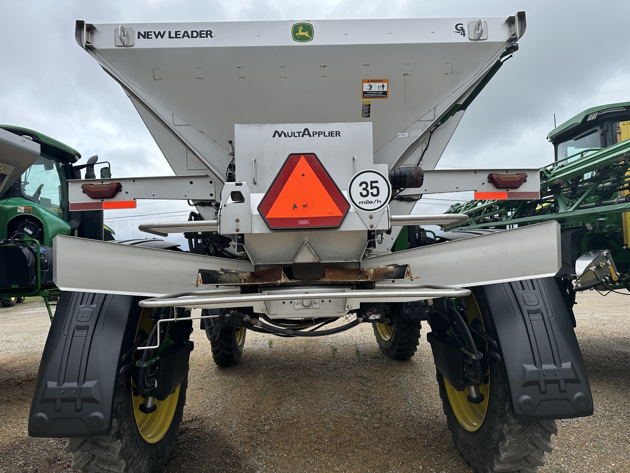 2023 John Deere 600R Loader and Skid Steer Attachment
