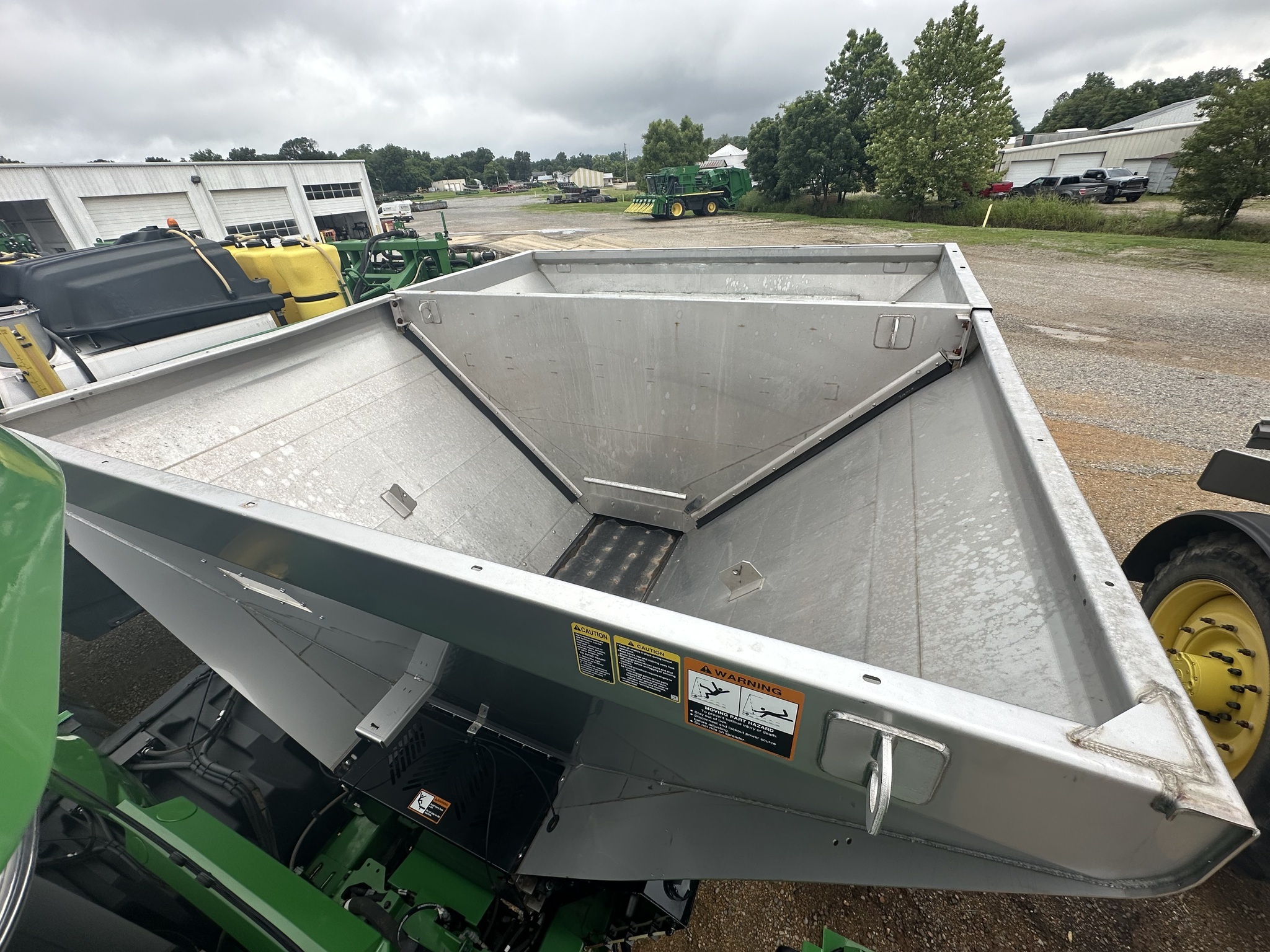 2023 John Deere 600R Loader and Skid Steer Attachment