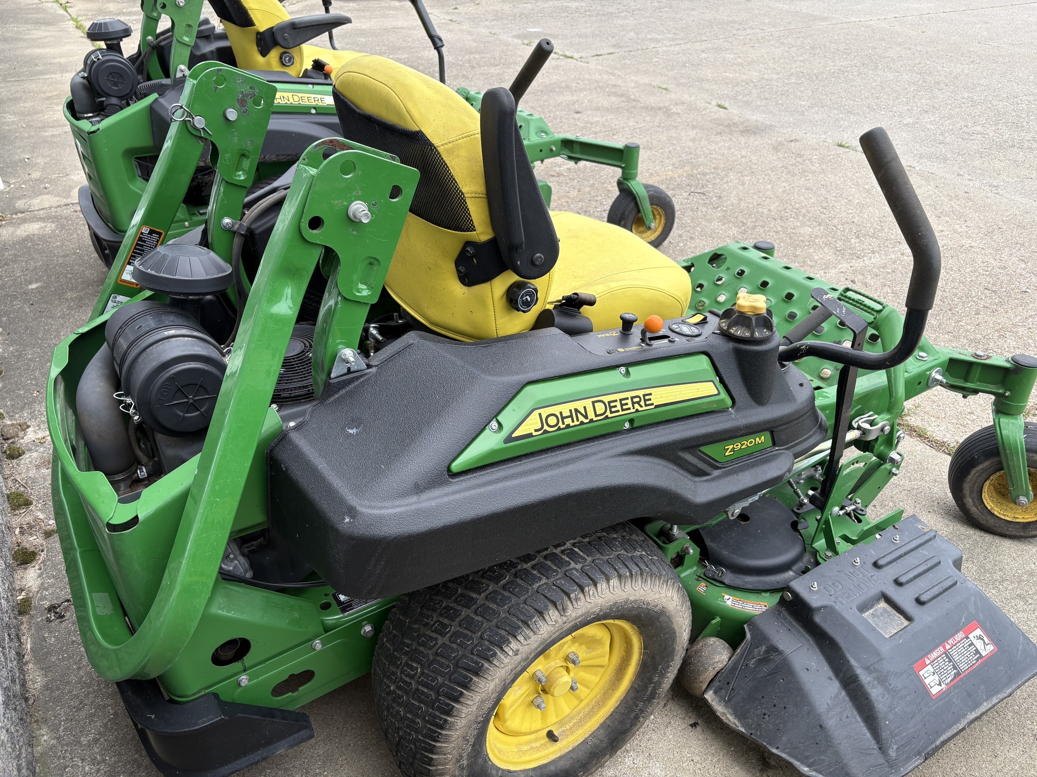 2015 John Deere Z920M Lawn Mower