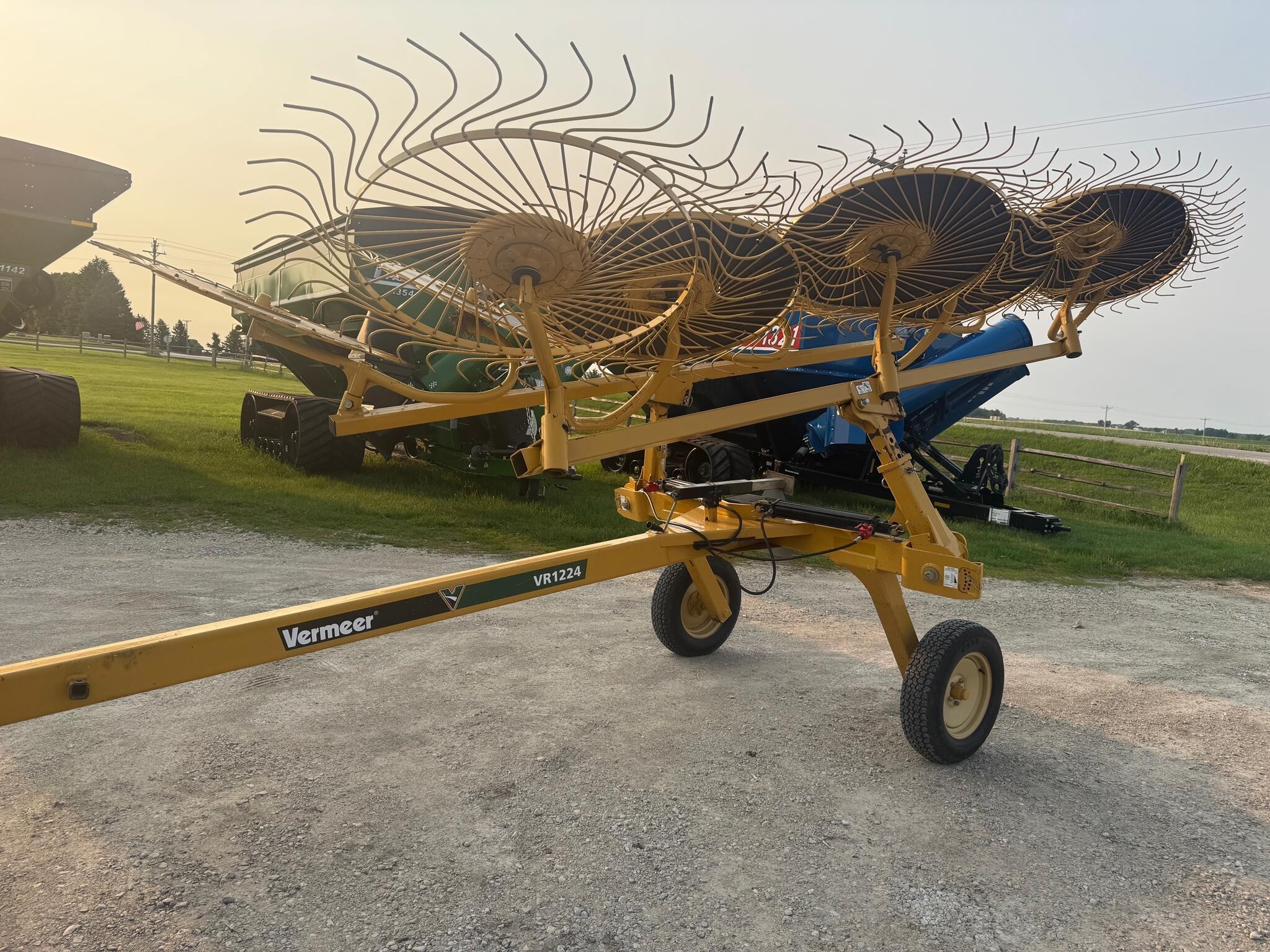 2013 Vermeer VR1224 Rake