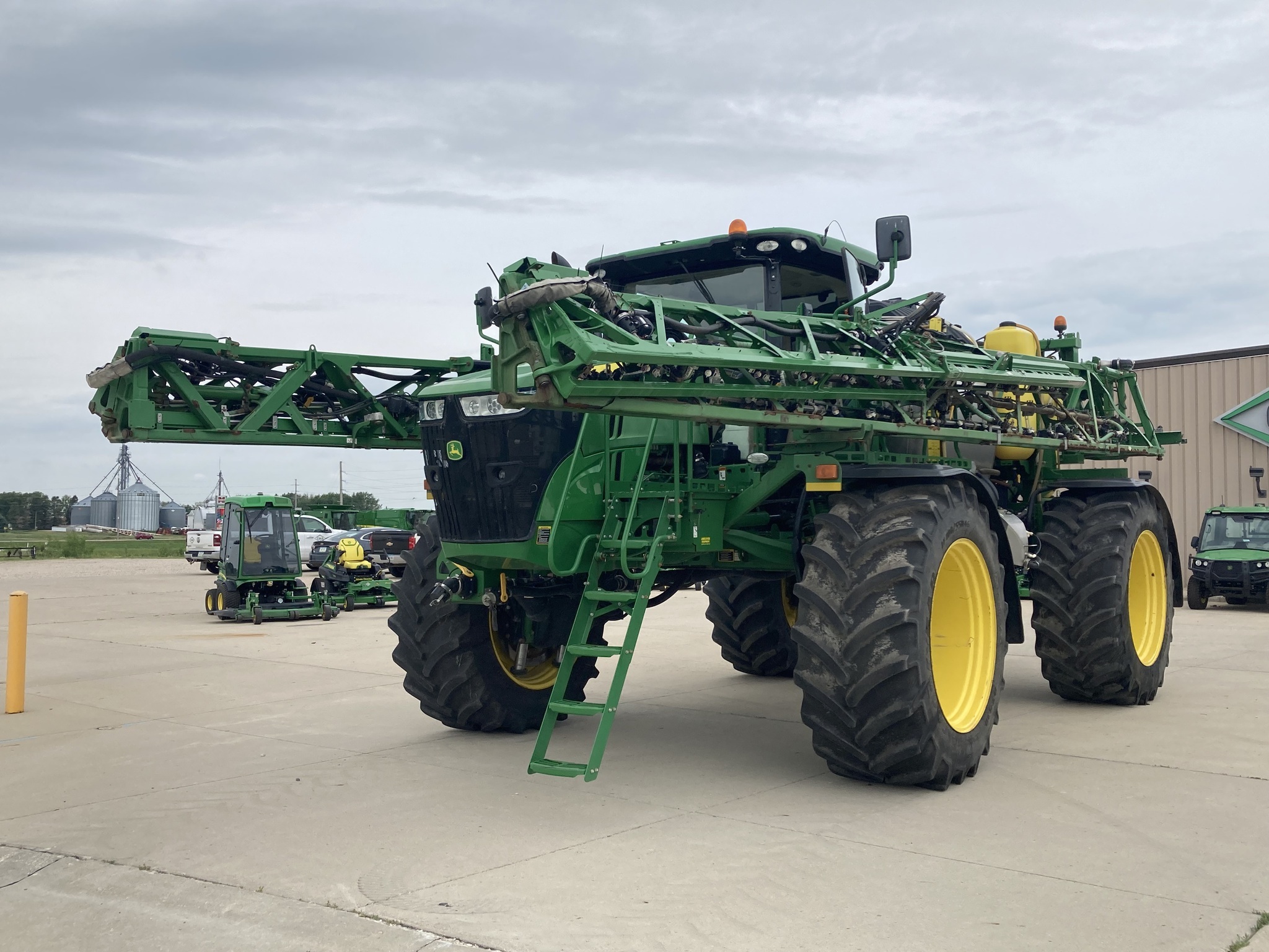 2016 John Deere R4045 Self-Propelled Sprayer