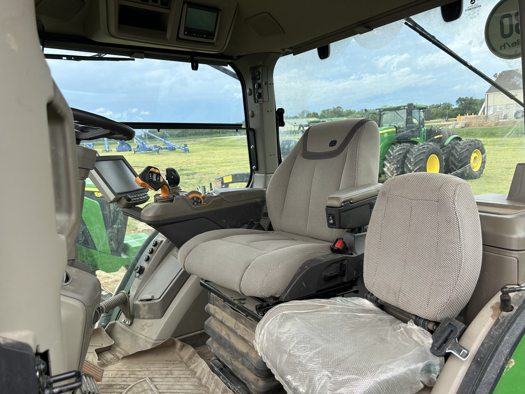 2023 John Deere 7R 230 Tractor