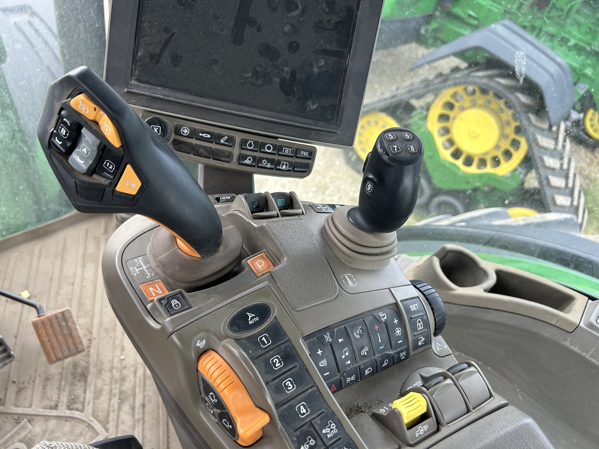 2023 John Deere 7R 230 Tractor