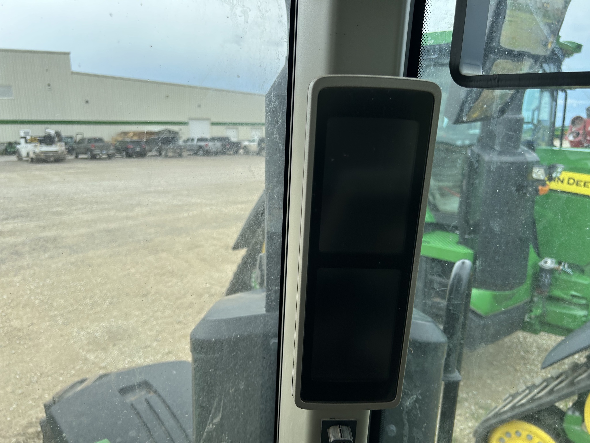 2023 John Deere 7R 230 Tractor