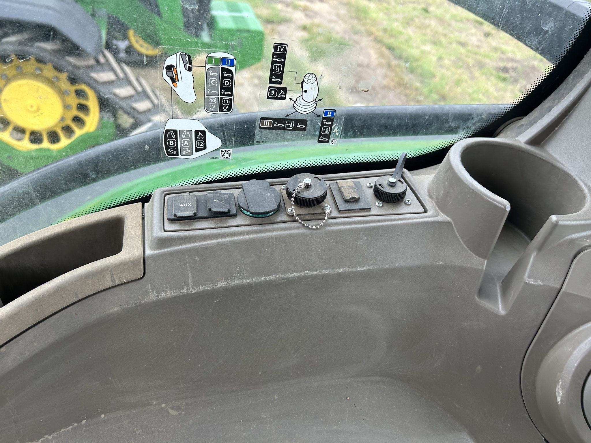 2023 John Deere 7R 230 Tractor