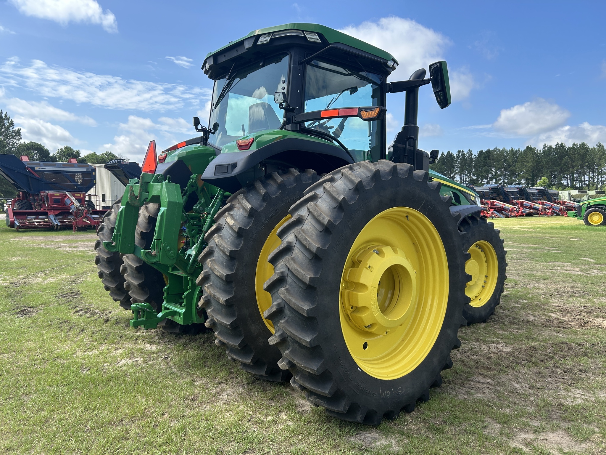 2023 John Deere 8R 250 Tractor